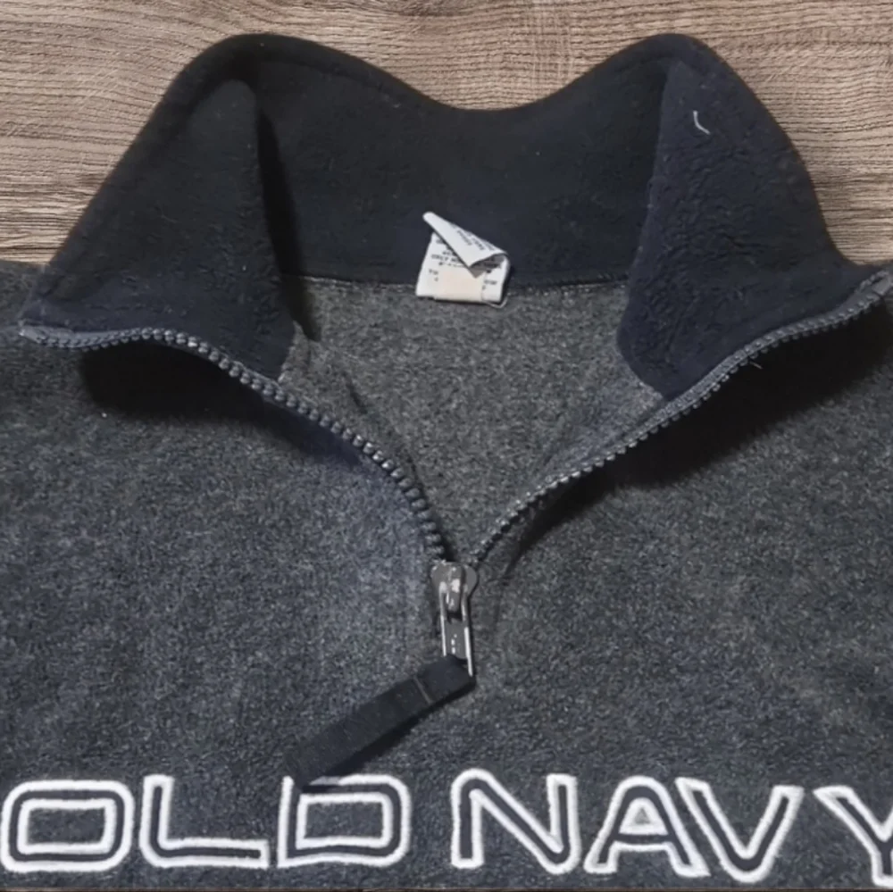 BOY'S OLD NAVY PULLOVER